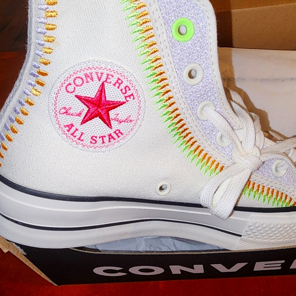 NWOT and box Converse CTAs Lift Hi